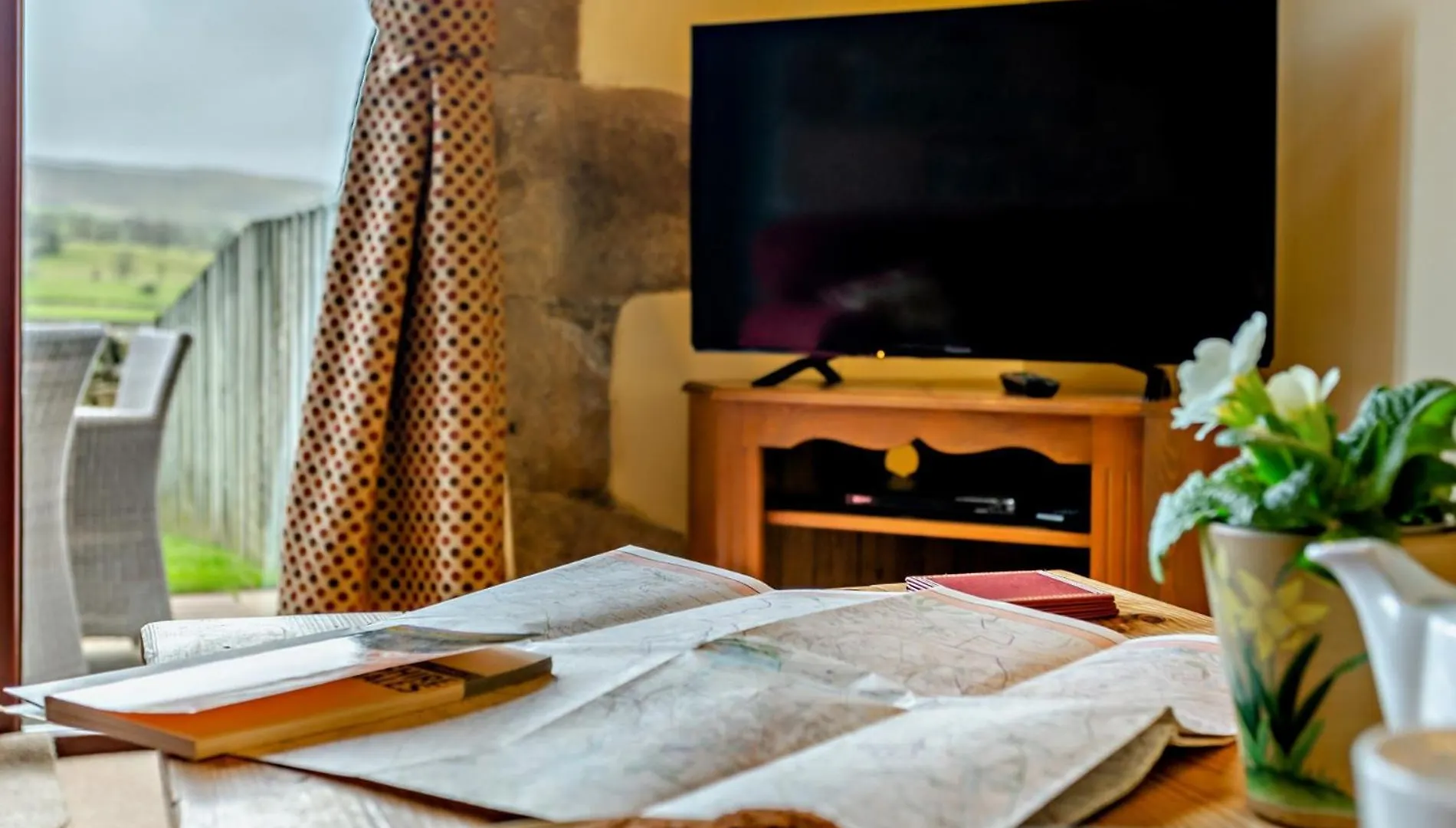 3 Bed In Malham 94259 Villa Airton