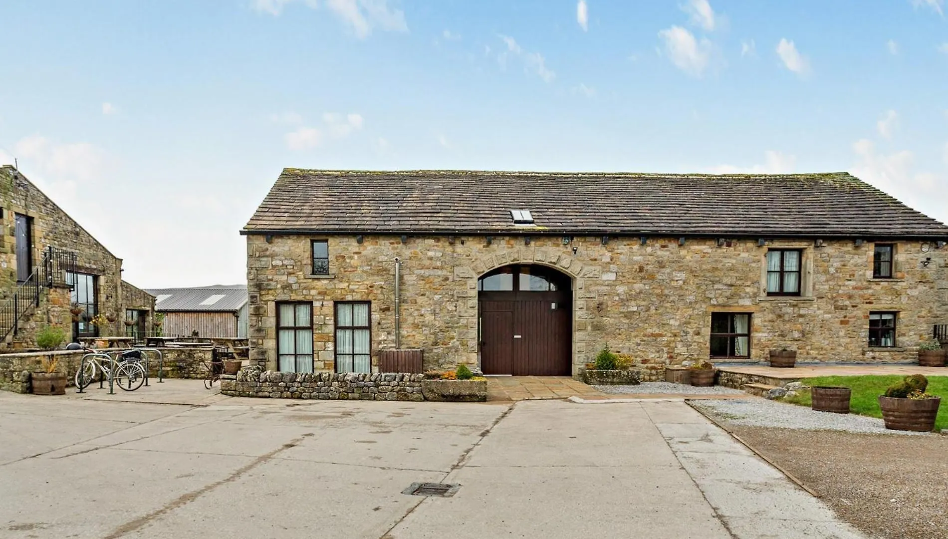 3 Bed In Malham 94259 Villa Airton