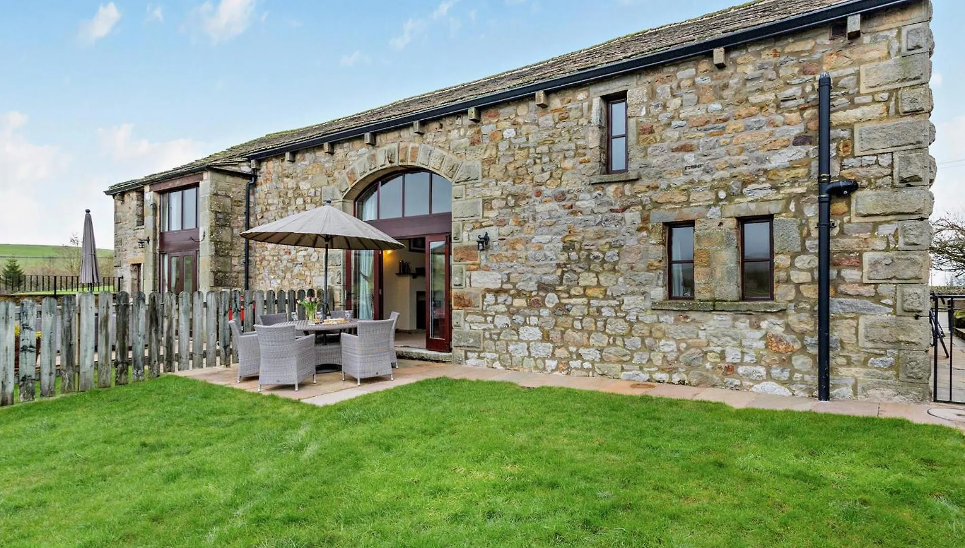 3 Bed In Malham 94259 Villa Airton
