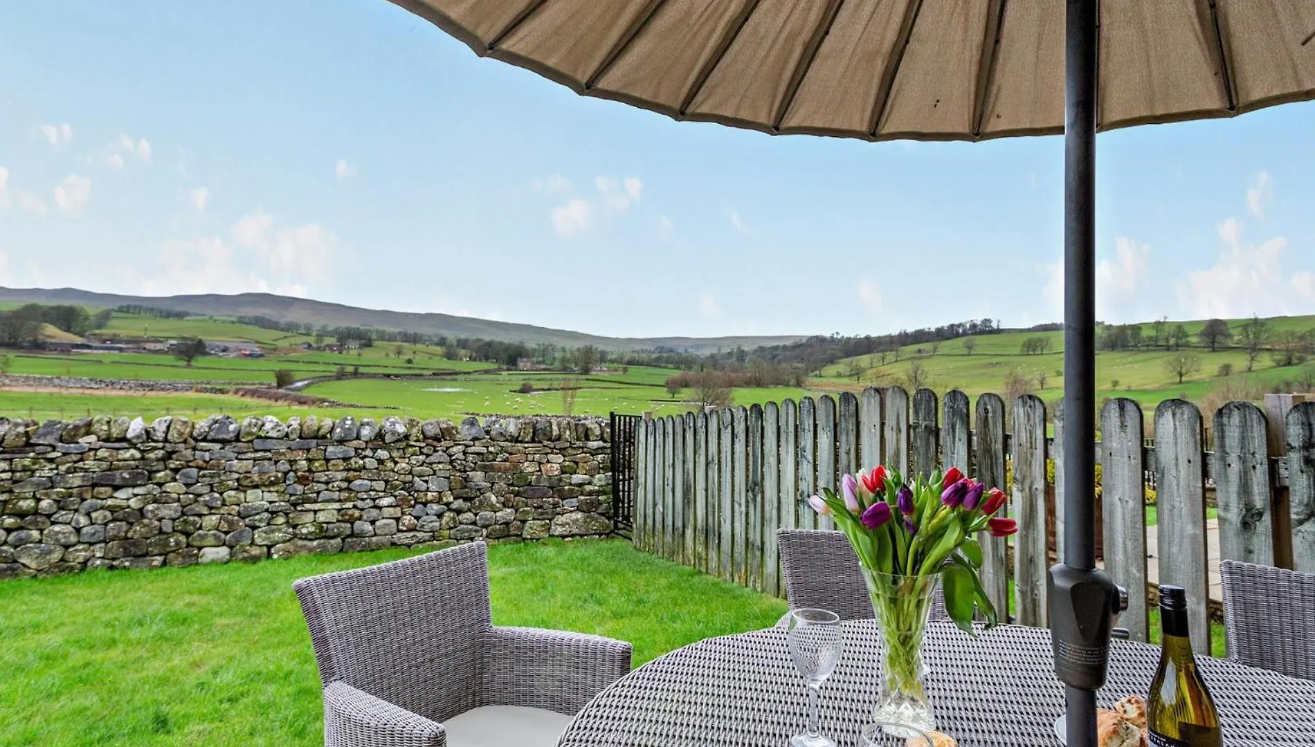 3 Bed In Malham 94259 Villa Airton